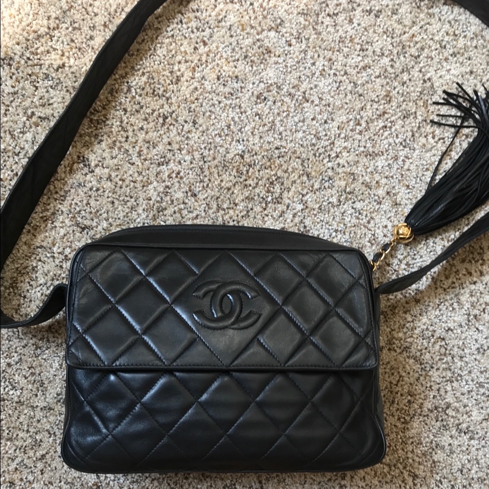 💯%authentic Lambskin vintage camera tassel Chanel - Picture 2 of 8